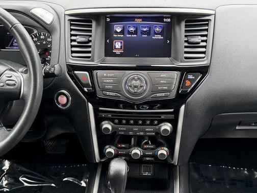 Pearl White 2018 Nissan Pathfinder SV