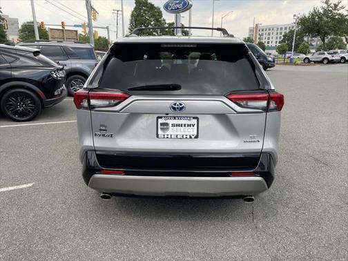 2022 Toyota RAV4 Hybrid SE