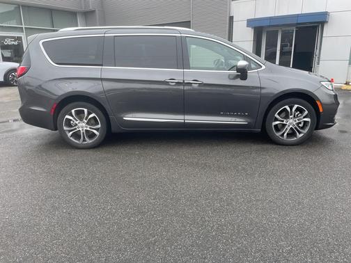 2022 Chrysler Pacifica L