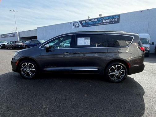 2022 Chrysler Pacifica L