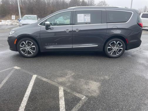 2022 Chrysler Pacifica L