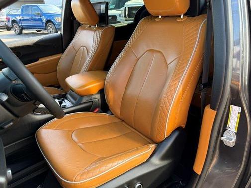 2022 Chrysler Pacifica L