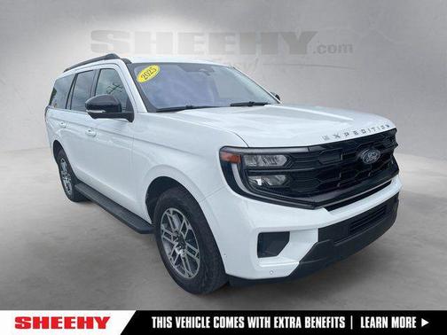 Oxford White 2025 Ford Expedition Active