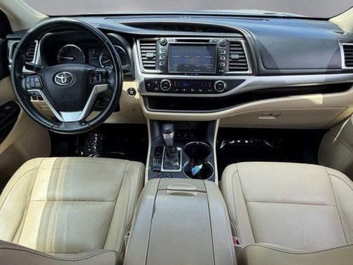 Midnight Black Metallic 2016 Toyota Highlander XLE