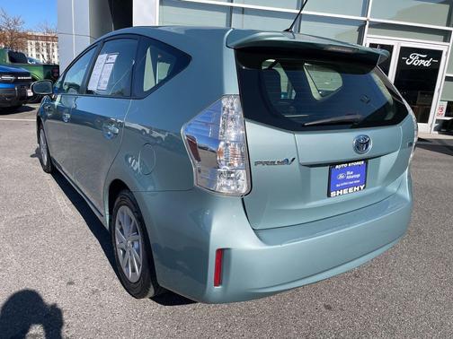 2013 Toyota Prius v Five
