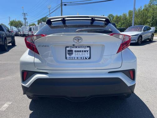 Blizzard Pearl 2021 Toyota C-HR XLE