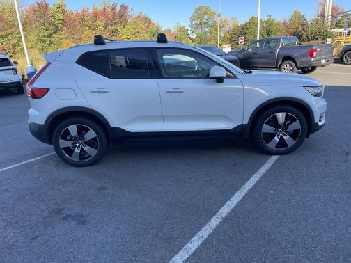 2021 Volvo XC40 T5 Momentum