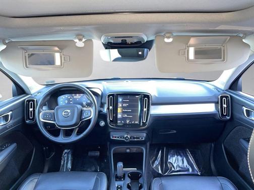 2021 Volvo XC40 T5 Momentum