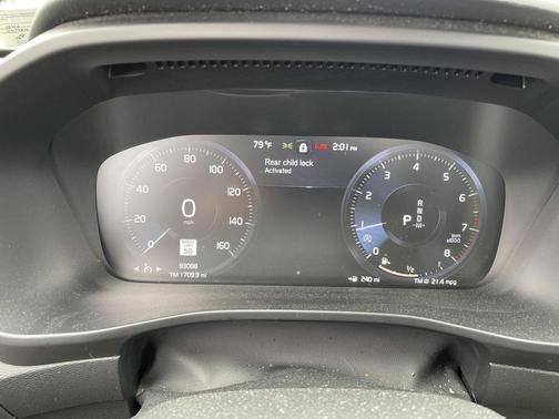 2021 Volvo XC40 T5 Momentum