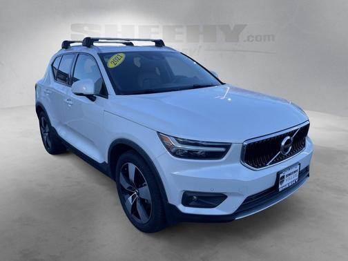 2021 Volvo XC40 T5 Momentum