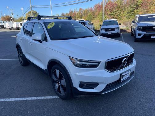 2021 Volvo XC40 T5 Momentum