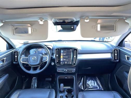 2021 Volvo XC40 T5 Momentum