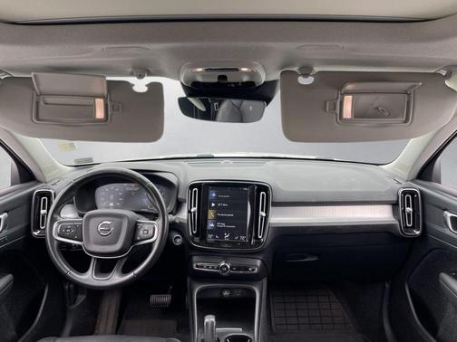 2021 Volvo XC40 T5 Momentum