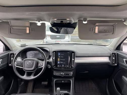 2021 Volvo XC40 T5 Momentum