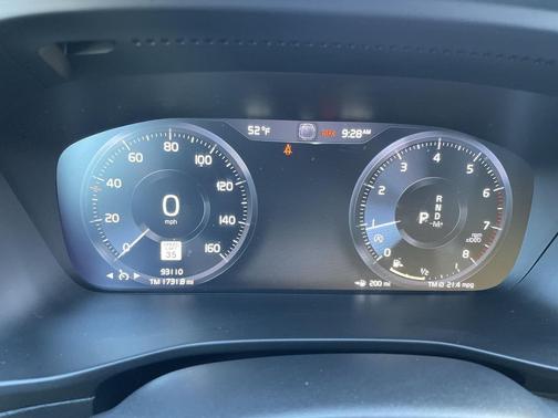 2021 Volvo XC40 T5 Momentum