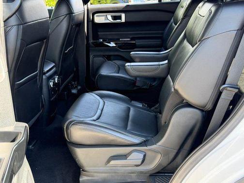 Star White Metallic Tri-Coat 2021 Ford Explorer ST
