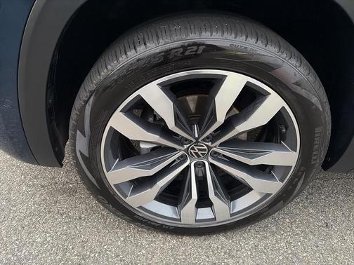 2023 Volkswagen Atlas Cross Sport 3.6L V6 SEL Premium R-Line