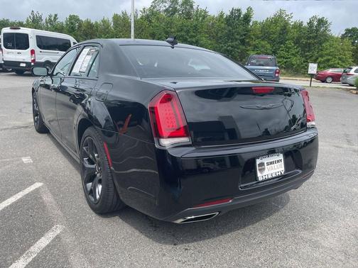 Gloss Black 2021 Chrysler 300 Touring
