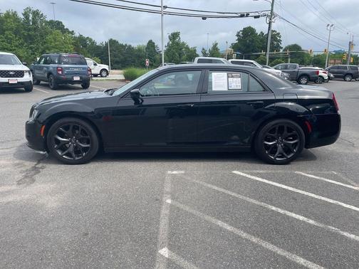 Gloss Black 2021 Chrysler 300 Touring