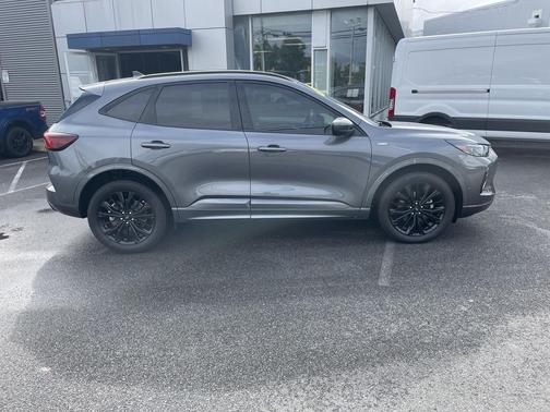 2023 Ford Escape ST-Line Elite