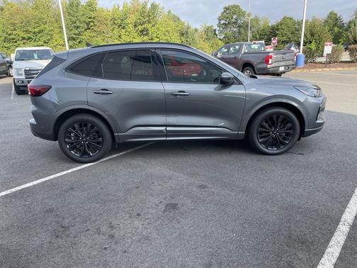 2023 Ford Escape ST-Line Elite