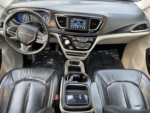 2018 Chrysler Pacifica Touring-L