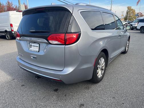 2018 Chrysler Pacifica Touring-L