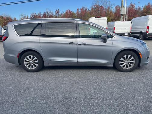2018 Chrysler Pacifica Touring-L