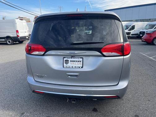 2018 Chrysler Pacifica Touring-L