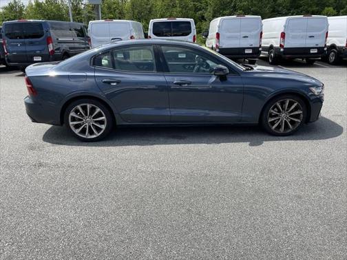 2021 Volvo S60 T5 Momentum