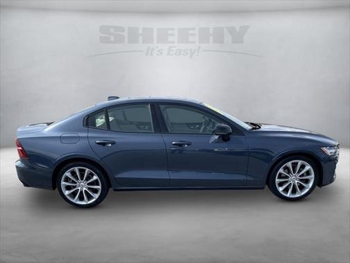 2021 Volvo S60 T5 Momentum