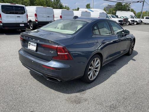 2021 Volvo S60 T5 Momentum