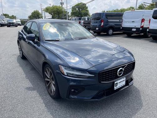 2021 Volvo S60 T5 Momentum