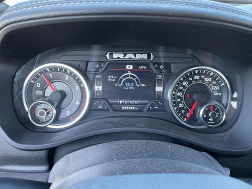 2023 RAM 2500 Laramie Crew Cab 4x4 6'4' Box