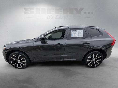 2023 Volvo XC60 B5 Plus Dark Theme