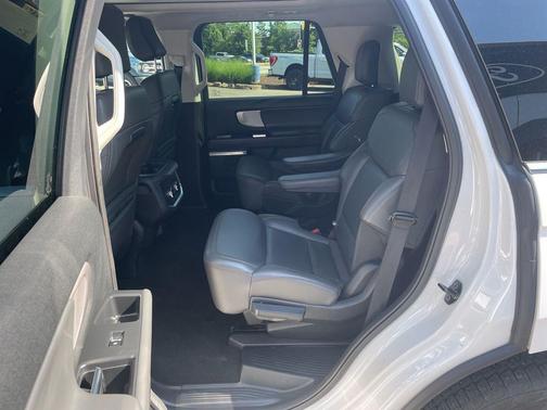 Oxford White 2025 Ford Expedition Active