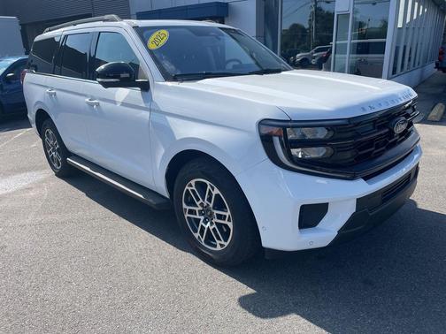 Oxford White 2025 Ford Expedition Active