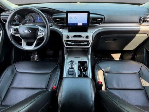 Oxford White 2024 Ford Explorer XLT