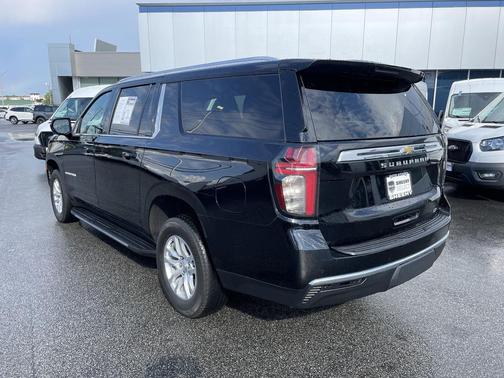 2023 Chevrolet Suburban LT