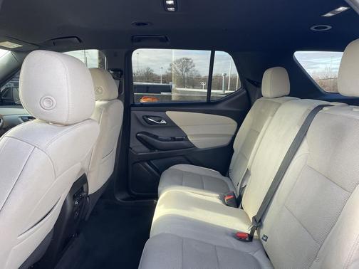 2022 Chevrolet Traverse LS