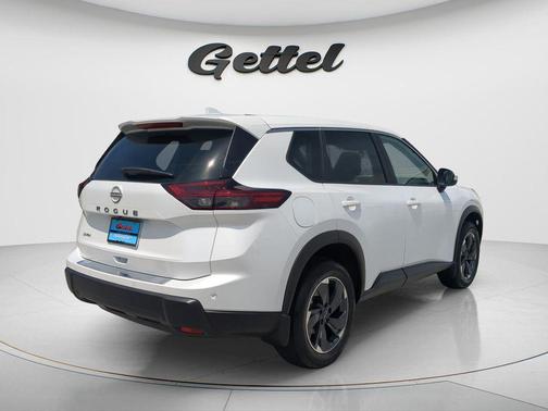 Everest White Pearl 2025 Nissan Rogue SV