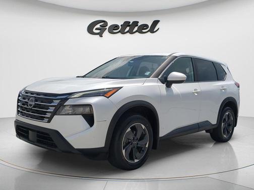 Everest White Pearl 2025 Nissan Rogue SV