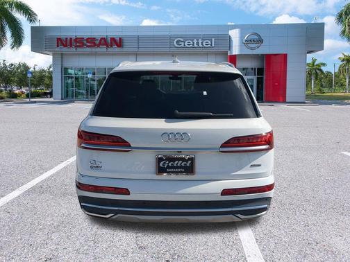 2022 Audi Q7 55 Premium Plus