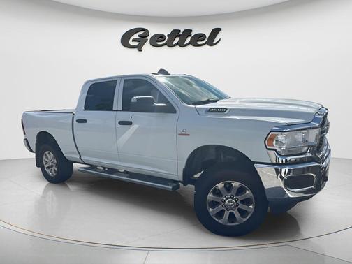 Bright White Clearcoat 2022 RAM 2500 Tradesman Crew Cab 4x4 6'4' Box