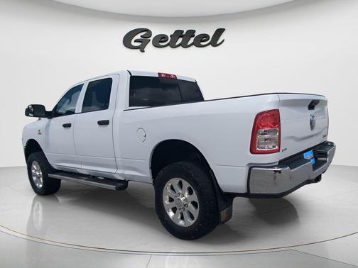 2022 RAM 2500 Tradesman Crew Cab 4x4 6'4' Box