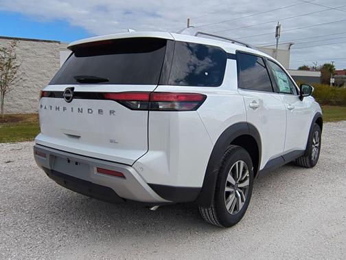 2025 Nissan Pathfinder SL FWD