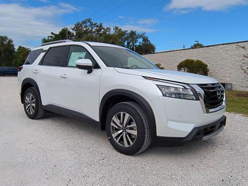 2025 Nissan Pathfinder SL FWD