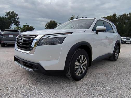 2025 Nissan Pathfinder SL FWD
