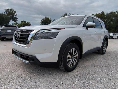 2025 Nissan Pathfinder SL FWD