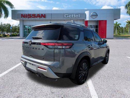2025 Nissan Pathfinder SL FWD